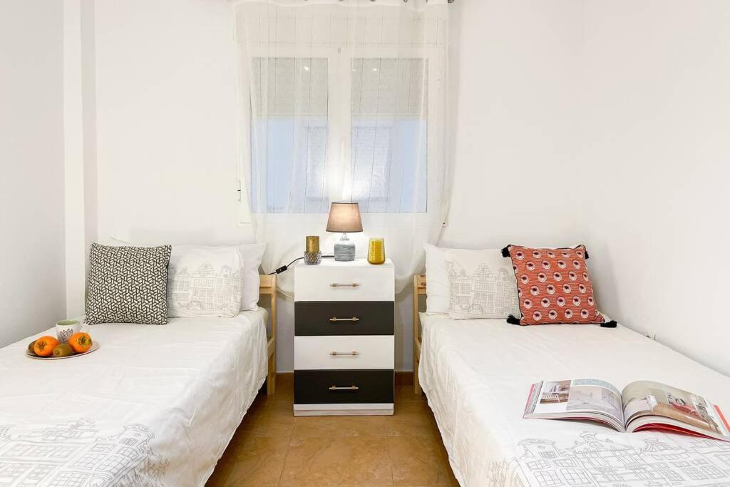 Coqueto Y Amplio Apartamento A 15 Min De La Playa Alicante Luaran gambar